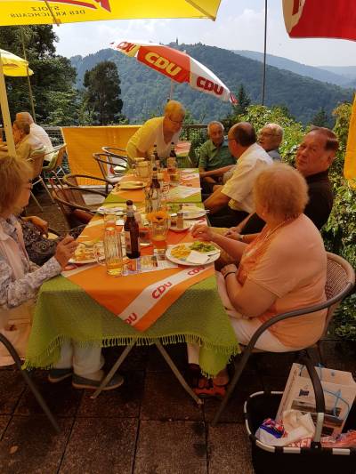 Gabriele Rauxloh im Gesprch mit Dr. Meister