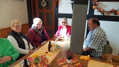 Birgit Heitland im Gesprch mit den Hirschhorner Kollegen