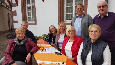 Birgit Heitland sowie die Neckarsteinacher CDU Kollegen mit Frau Drr aus Hirschhorn