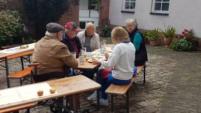 Bei Sonnenschein konnte man auch drausen sitzen