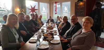 Gemtliches Beisammensein nach dem Weinachtsmarktrundgang beim Jabbers